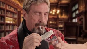 John McAfee para yakıyor